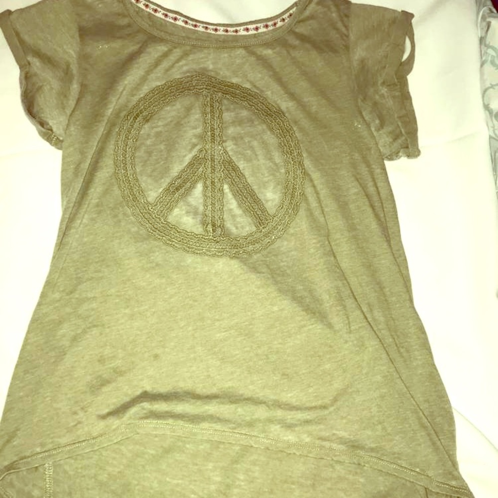 Green flowy peace sign shirt